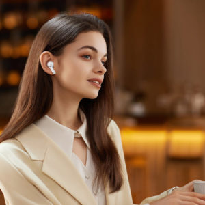 Новые беспроводные наушники HONOR Earbuds 3 Pro с впечатляющим качеством звука и умным шумоподавлением появились в продаже на российском рынке