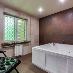 Новый Ренвиллс отличается от многих отелей на час в Мытищах номерным фондом